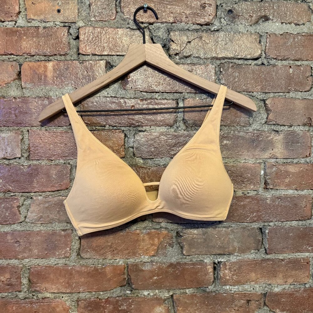 Mame Kuroguchi Uniqlo Airism Bra